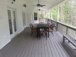 Outdoor dining - Gated 5BR/4.5BA House - Internet and Grill (Stone Mountain)