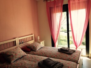 4 bedrooms, iron/ironing board, Internet, bed sheets