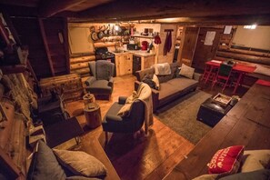 Smart TV, fireplace - 85 Dundee · Cozy Log Cabin/Private Hot Tub/Brook/Fireplace (Jackson)