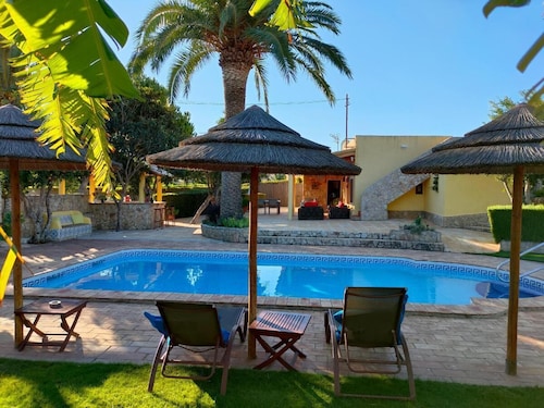 VILLA/ PRIVATE HEATED POOL; BBC; GARDENS; WI-FI; SAT./CABLE TV;AirCON; PARKING.