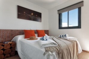 3 slaapkamers, een strijkplank/strijkijzer, reisbedje, gratis wifi