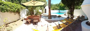 Pool - Beautiful Villa in front of the sea. House in first line of sea. (Santa Eulària des Riu)