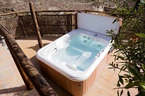 Outdoor spa tub - ViVa Juan SPA (Tejina de Guia, Guia de Isora)
