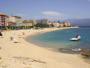 Beach - F4 IN DOWNTOWN, SPACIOUS, QUIET AND SECURE. IDEALLY LOCATED. AMAZING VIEWS (Ajaccio)