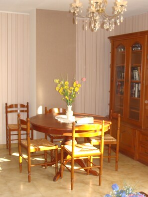 Dining - F4 IN DOWNTOWN, SPACIOUS, QUIET AND SECURE. IDEALLY LOCATED. AMAZING VIEWS (Ajaccio)