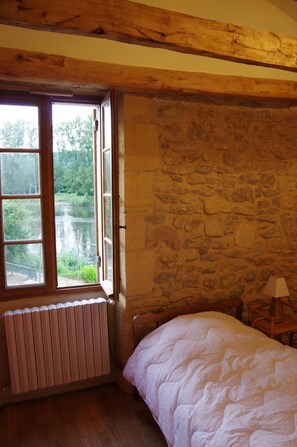 2 bedrooms, iron/ironing board, WiFi, bed sheets - Charming house with panoramic views of the river (Allas-Les-Mines)