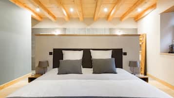 4 bedrooms, iron/ironing board, travel cot, free WiFi