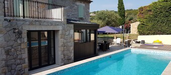 Mas Mougins, near Cannes, very bright with quality fittings