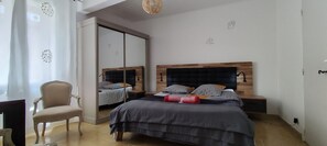 3 chambres, bureau, fer et planche à repasser, Wi-Fi