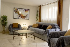 Living area - Gite le chat rouge. Charming LOFT. The most beautiful villages in France. (Robion)