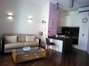 スマートテレビ、DVD プレーヤー、書庫、ミュージックライブラリ