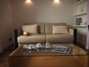 Smart TV, reproductor de DVD, libros y biblioteca musical 