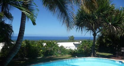 top hĂŽte Villa de charme avec piscine et vue mer Ă LâĂtang SalĂ© RĂ©union
