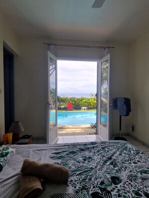 3 Schlafzimmer, Schreibtisch, Bügeleisen/Bügelbrett, Reisekinderbett