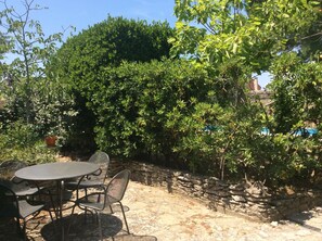 Outdoor dining - Beautiful Provencal house, French billiards and swimming pool - 8 people (Robion)