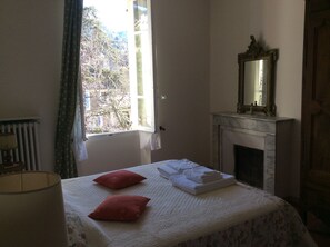 4 Schlafzimmer, Schreibtisch, Bügeleisen/Bügelbrett, Reisekinderbett