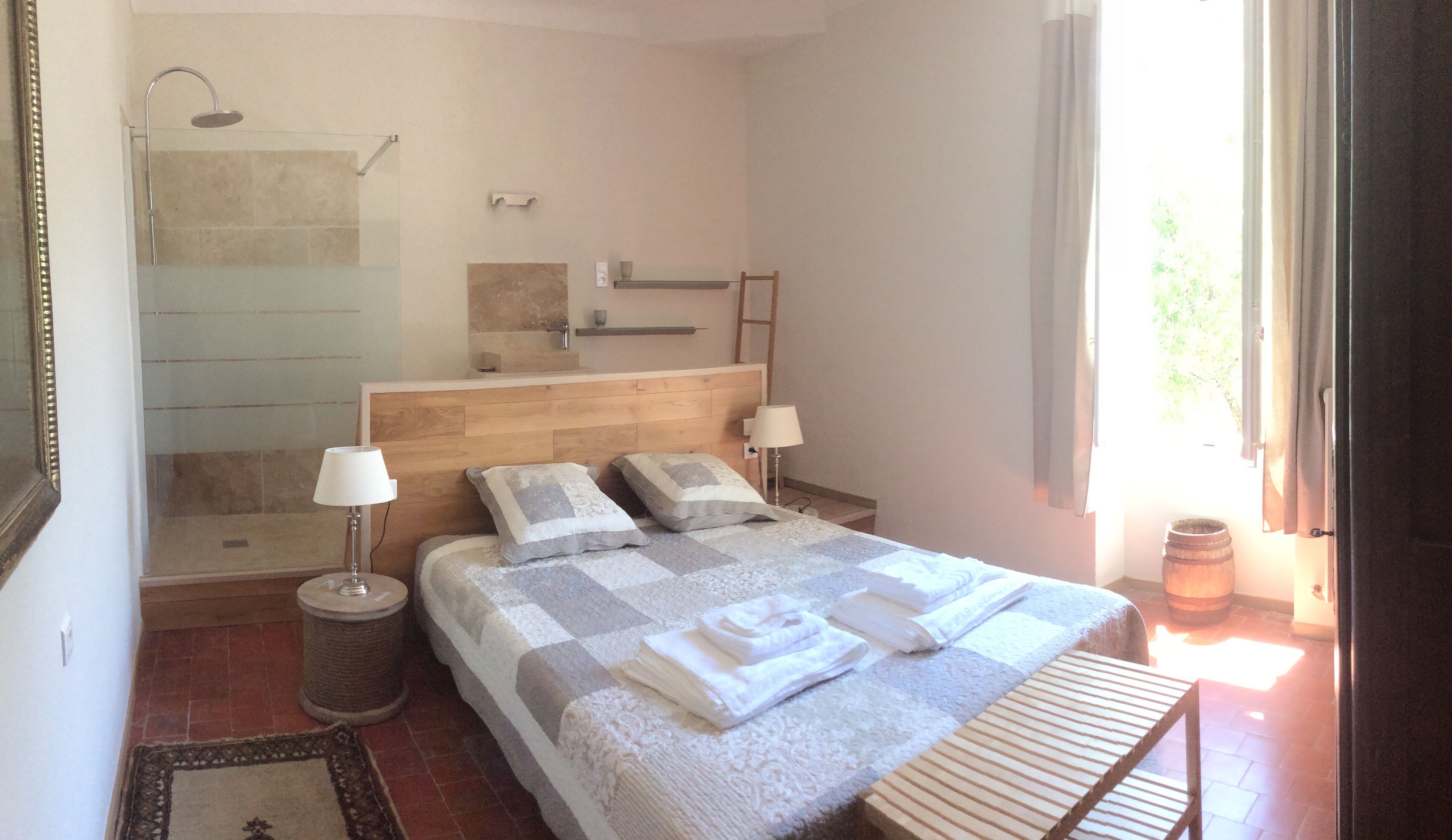 4 bedrooms, desk, iron/ironing board, travel crib