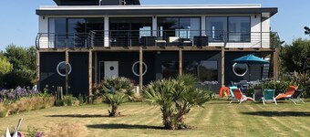 Seaside villa 50 m, Jacuzzi, Sauna, Kayak, Paddle, Bikes 