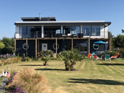 Seaside villa 50 m, Jacuzzi, Sauna, Kayak, Paddle, Bikes 