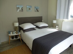4 Schlafzimmer, Schreibtisch, Bügeleisen/Bügelbrett, WLAN