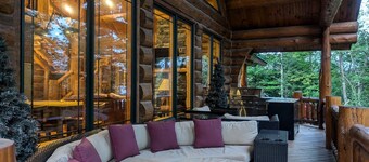 Luxury Custom Built Log Cabin with indoor pool and spa on Lake Michigamme