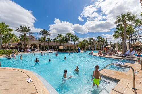 Luxurious Mickey Themed Condo - Kids Will Love It! Only 2 Miles to Disney!