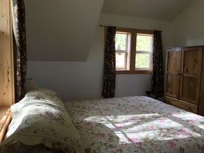 2 bedrooms, free WiFi, bed sheets - Birchcrest Cabin On Unique Ridge Top With Views of Denali and the Alaska Range (Talkeetna)