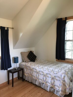 2 bedrooms, free WiFi, bed sheets - Birchcrest Cabin On Unique Ridge Top With Views of Denali and the Alaska Range (Talkeetna)