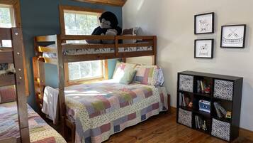 3 bedrooms, iron/ironing board, travel crib, free WiFi