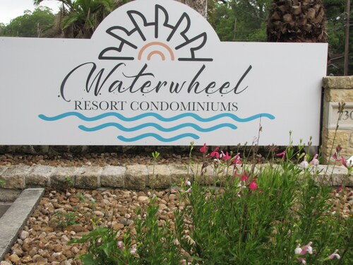 VAU! Upea näköala Uusi Braunfels WATERWHEEL Luxury River Condo lähellä Schlitterbahnia