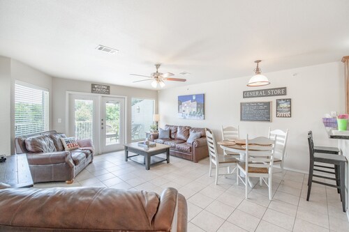 TEXAS Cabernet Getaway New Braunfels WATERWHEEL Guadalupe River Condo