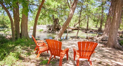 ¡Frente al río! 600 'de privado Guadalupe River - Tubos / flotadores incluidos!