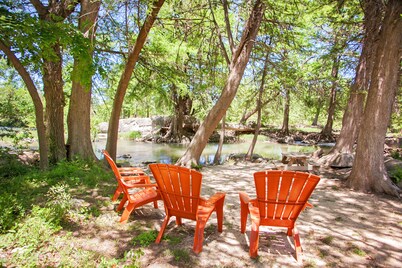 River Frontage!!  600' of private Guadalupe River - Tubes/Floats included!