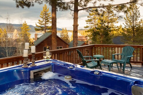 BEAUTIFUL LAKE VIEW, 5min walk to Village!