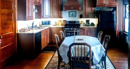Thee Forks Mt. Historic 1910 Bryant Hotel 28 Minutes From Bozeman Montana