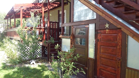 Exterior detail. Thee Forks Mt. Historic 1910 Bryant Hotel 28 Minutes From Bozeman Montana