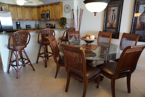 Dining table seats 6 while 3 others can eat comfortably at the kitchen peninsula