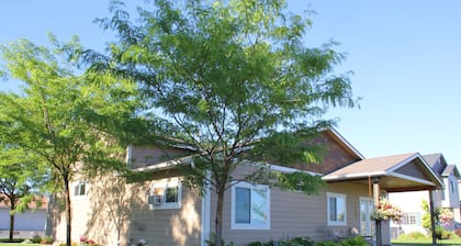 Close To Everything! Well Equipped, Centrally Located House Near Coeur D'alene.