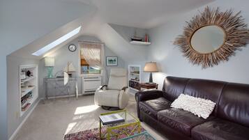 Smart-TV, Kamin, Bücher