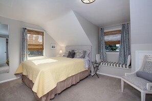 2 bedrooms, desk, travel cot, free WiFi