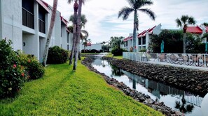 Property grounds - The Coolest Place in Paradise on AMI, high speed WI-FI, Smart TV in every room  (Bradenton Beach)