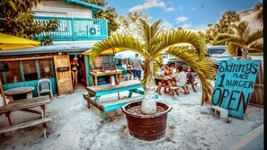 Outdoor dining - The Coolest Place in Paradise on AMI, high speed WI-FI, Smart TV in every room  (Bradenton Beach)