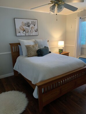 4 bedrooms, iron/ironing board, WiFi, bed sheets