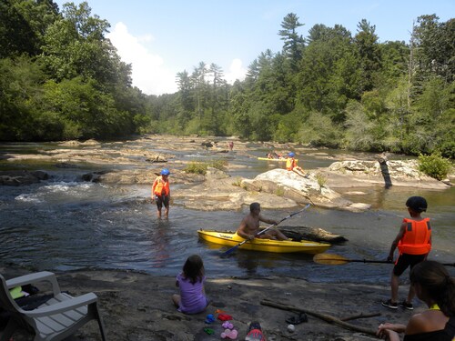 White Water River Cabin near Helen, GA-Kayak, tube, fish, hike, in wine country