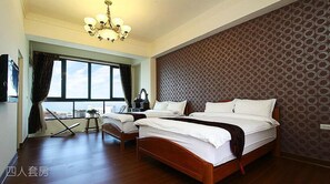 ห้องพักสำหรับสี่ท่าน | เครื่องนอนระดับพรีเมียม, ห้องพักตกแต่งอย่างมีเอกลักษณ์