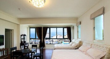 Quarto família, vista para o oceano | Roupas de cama premium, individualmente decorados