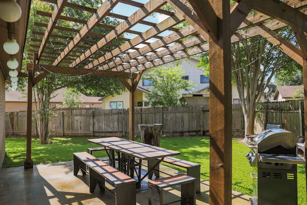 Outdoor dining