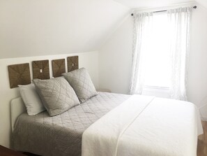 2 habitaciones, tabla de planchar con plancha, wifi y ropa de cama 