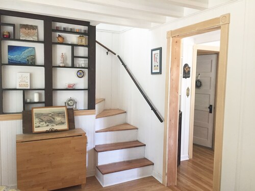 Cozy Cottage at the River - Historic CampMeeting Cottage, 1 Block from River