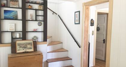 Cozy Cottage at the River - Historic CampMeeting Cottage, 1 Block from River